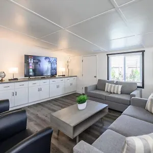 https://safari-escape-disneyland-5-bedroom-4-bath-game-rm.topanaheimhotels.com