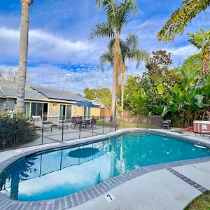 https://rainforest-villa-4-bedroom-poolspa-walk2disneyland.topanaheimhotels.com